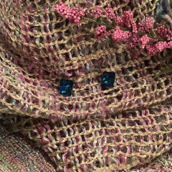 🐈 $6.00 Special Cube Post Earrings - Picture 6 of 11